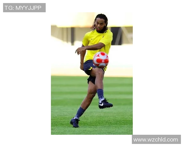 模仿足球明星球技的技巧与训练方法分享助你提升球场表现